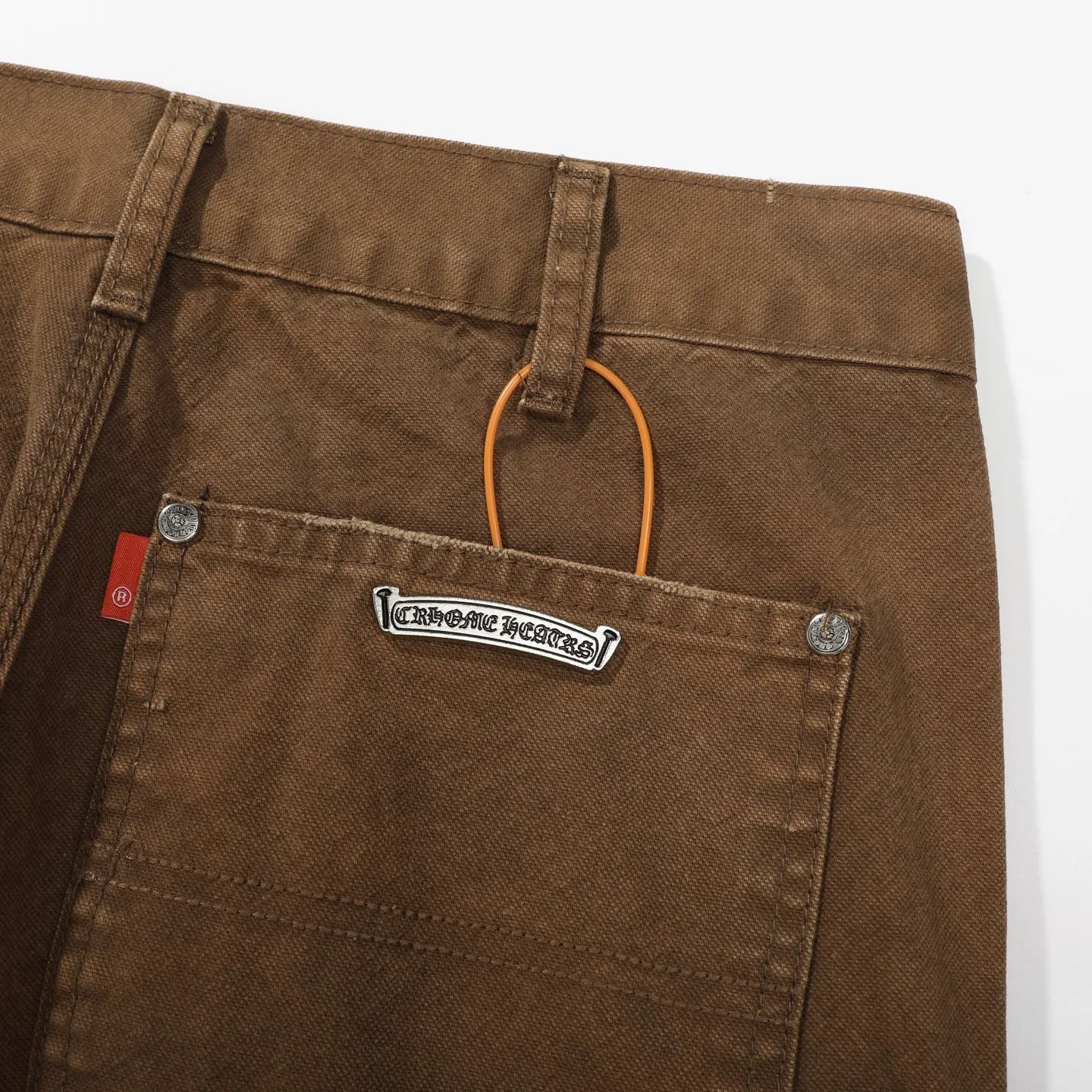 P300 Chrome Hearts Chrome Hearts Brown Logging Purple Multi-Leather Jeans Multi-leather Label Work Jeans CH Jeans All need to be washed and then disassembled and hand-stitched with sheepskin cross leather and then spliced together to complete. The whole process is too complicated to describe. About Chrome Hearts This is an extremely luxurious fashion brand that can also be called the aristocrat of the high street. It has always been an exclusive brand for some hipsters or the rich second generation. Compared with ordinary high streets, it is more luxurious and noble. Compared with luxury brands, it has a more fashionable personality. It has always been a brand that I have a special liking for. Color: Brown Size: 28 30 32 34 36